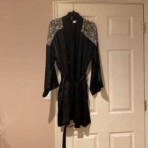 Valentino Robe, size L in black color, lace on shoulders